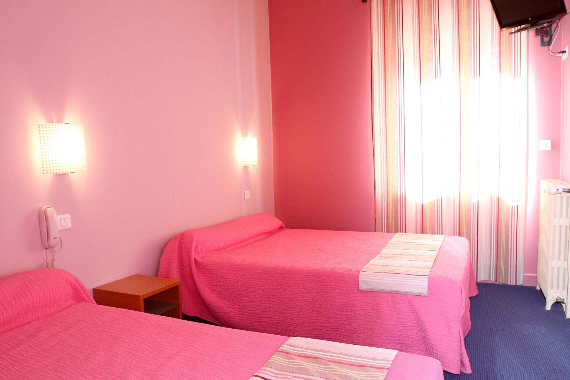 Logis Hotel Le Clos Des Oliviers Bourg-Saint-Andeol Exterior photo